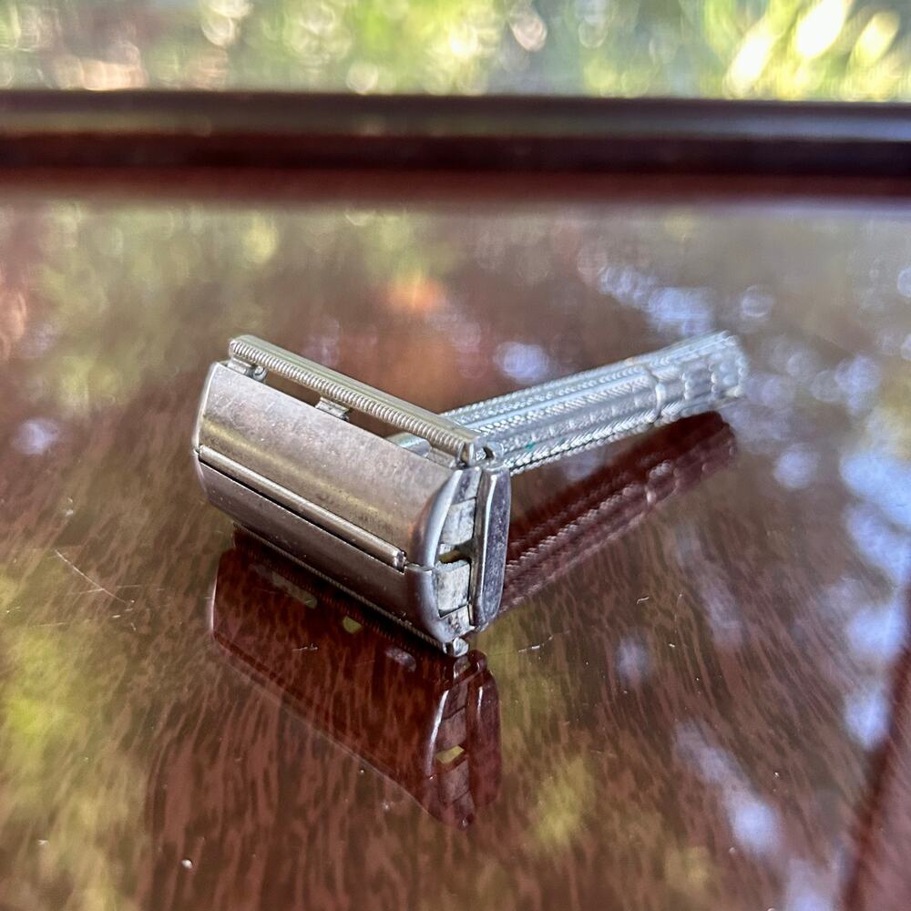 Vintage Safety Razor Double Edge Metal Razor 3.5” Grooming Tool - Picture 12 of 12